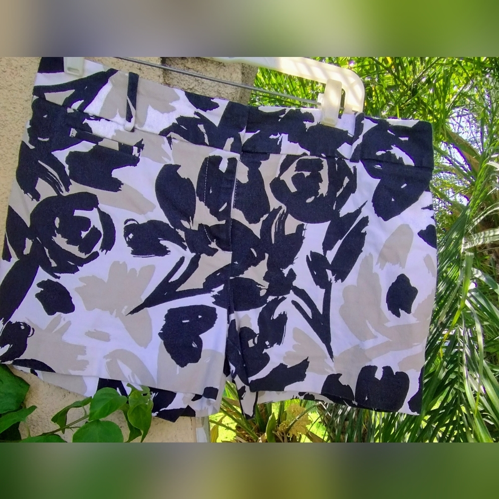 Ann Taylor LOFT Womens Size~8 Cotton Blend Black/White/Tan Floral Riviera Shorts